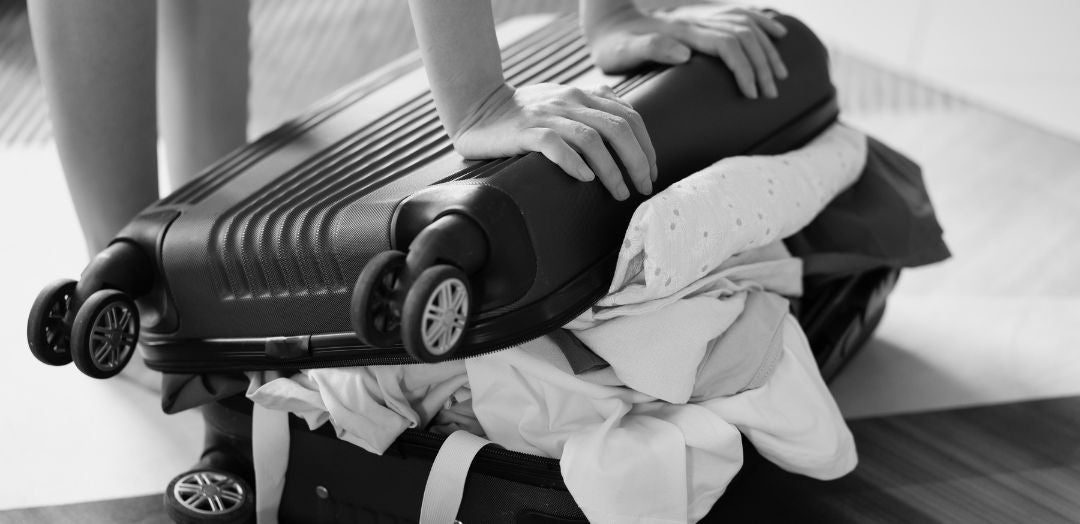 TENGO LA MALETA LLENA Y NO TENGO QUÉ PONERME: EL ERROR QUE ESTÁS COMETIENDO AL VIAJAR