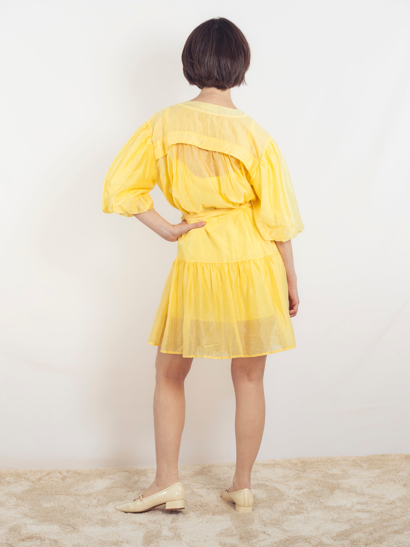 VESTIDO CORTO AMARILLO PASTEL