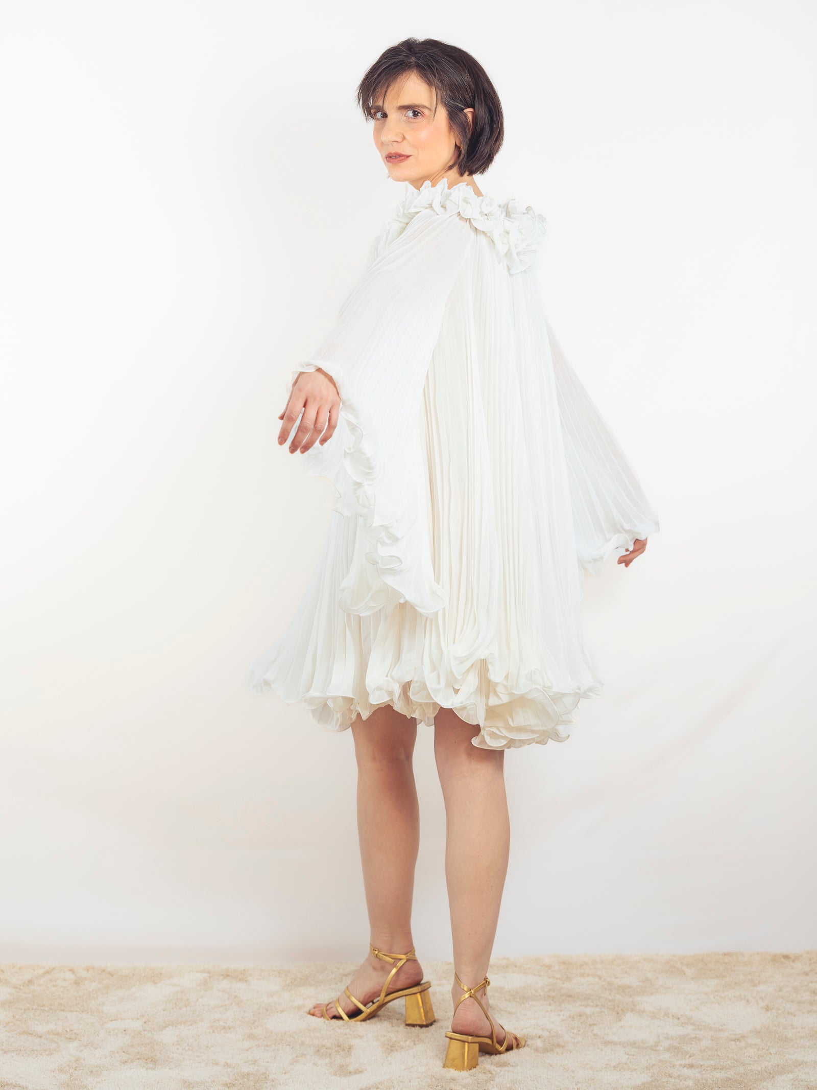 VESTIDO CORTO BLANCO PLISADO