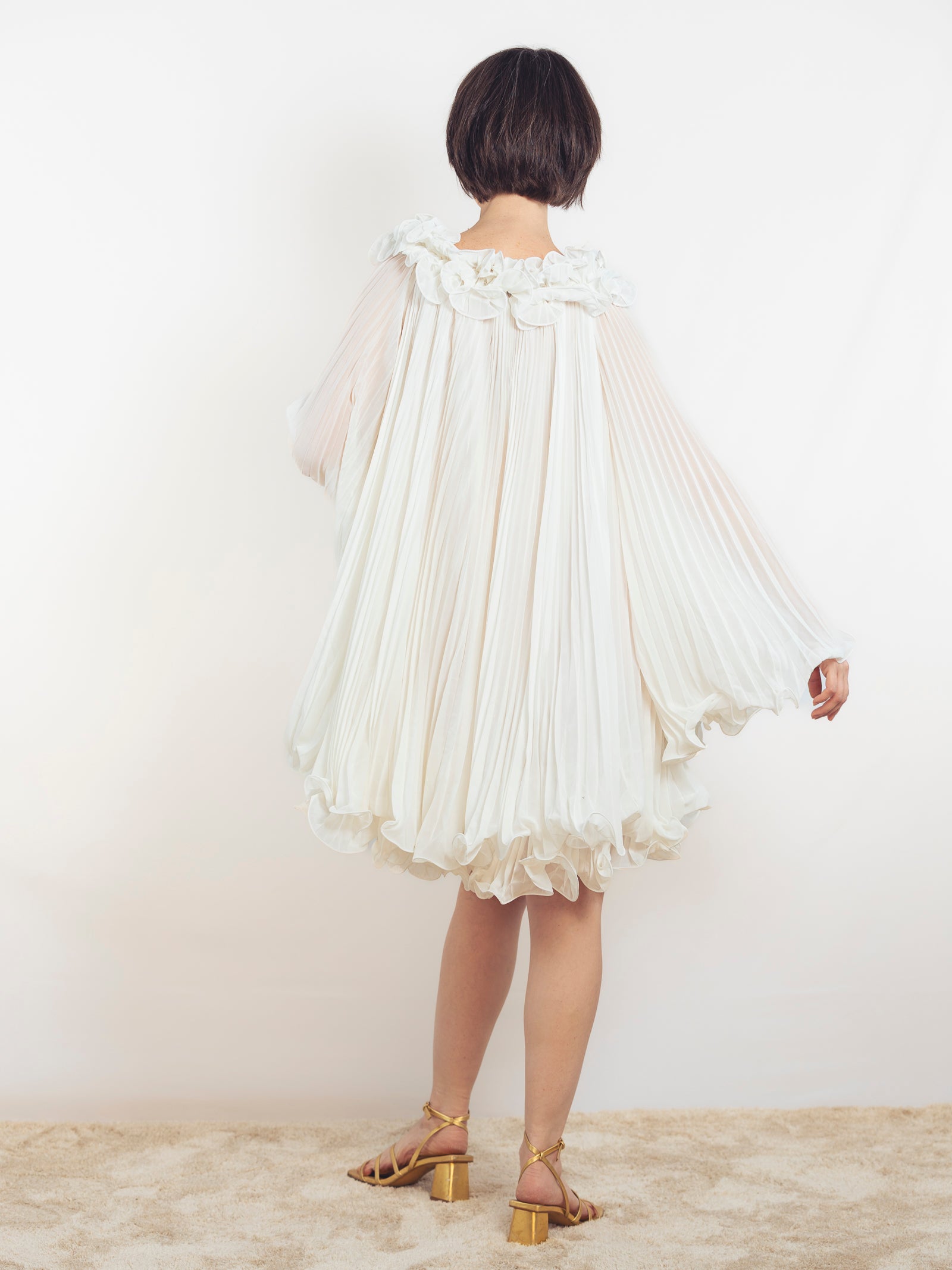 VESTIDO CORTO BLANCO PLISADO