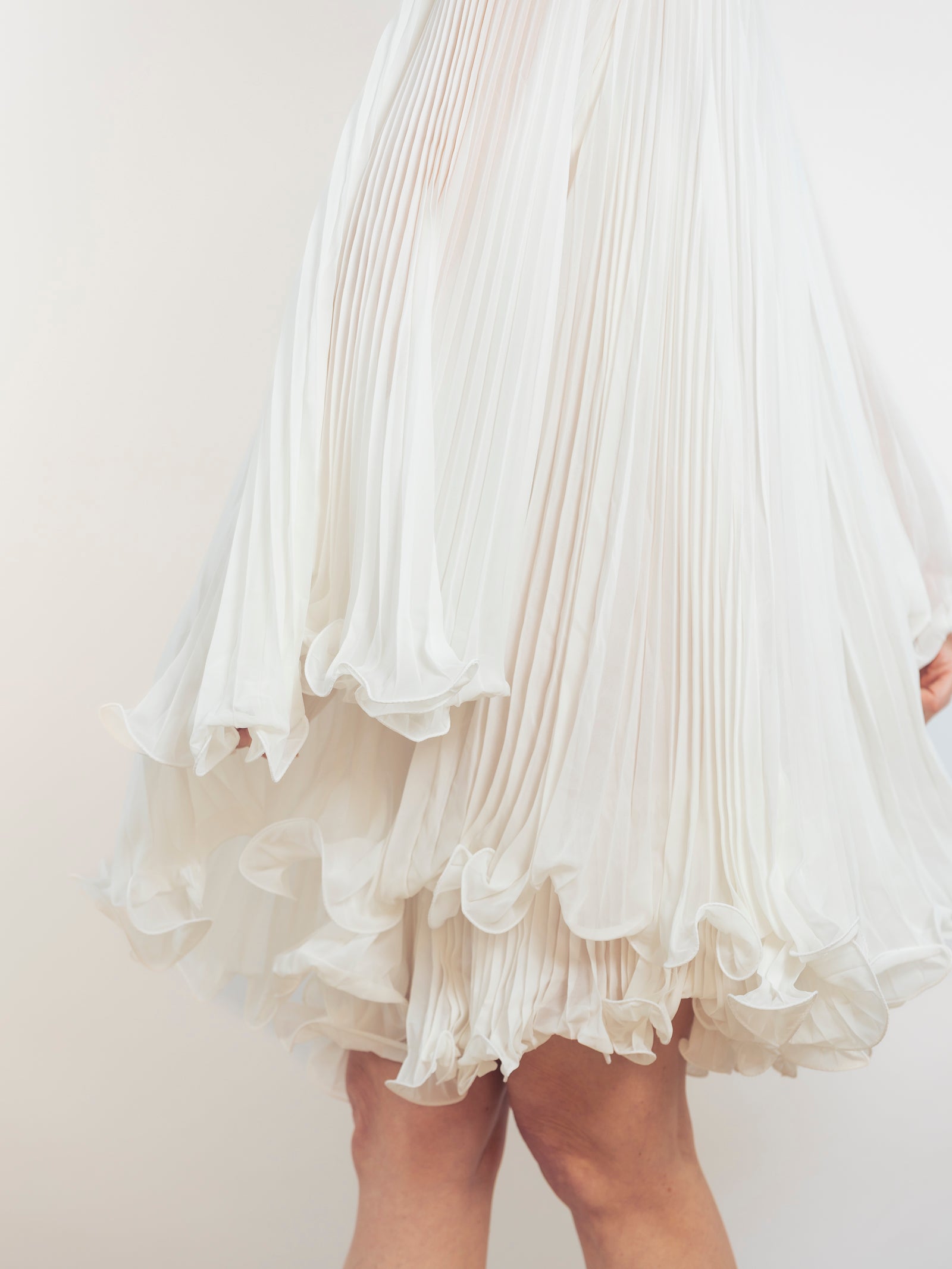 VESTIDO CORTO BLANCO PLISADO