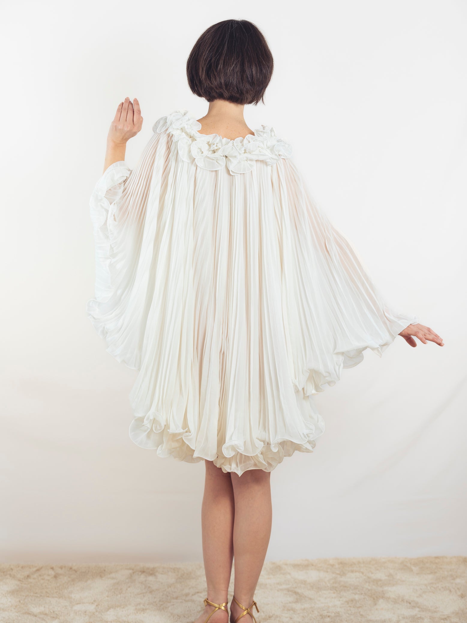 VESTIDO CORTO BLANCO PLISADO