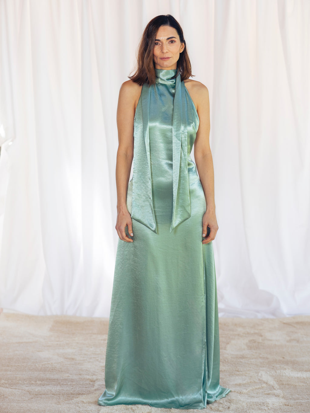 VESTIDO LARGO SATINADO VERDE AGUA