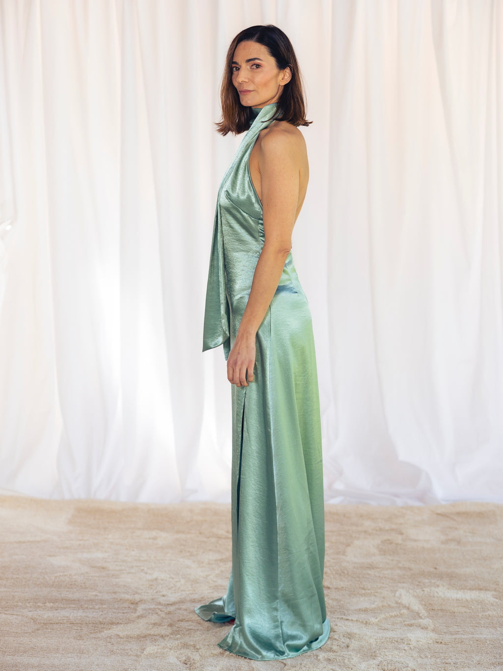 VESTIDO LARGO SATINADO VERDE AGUA