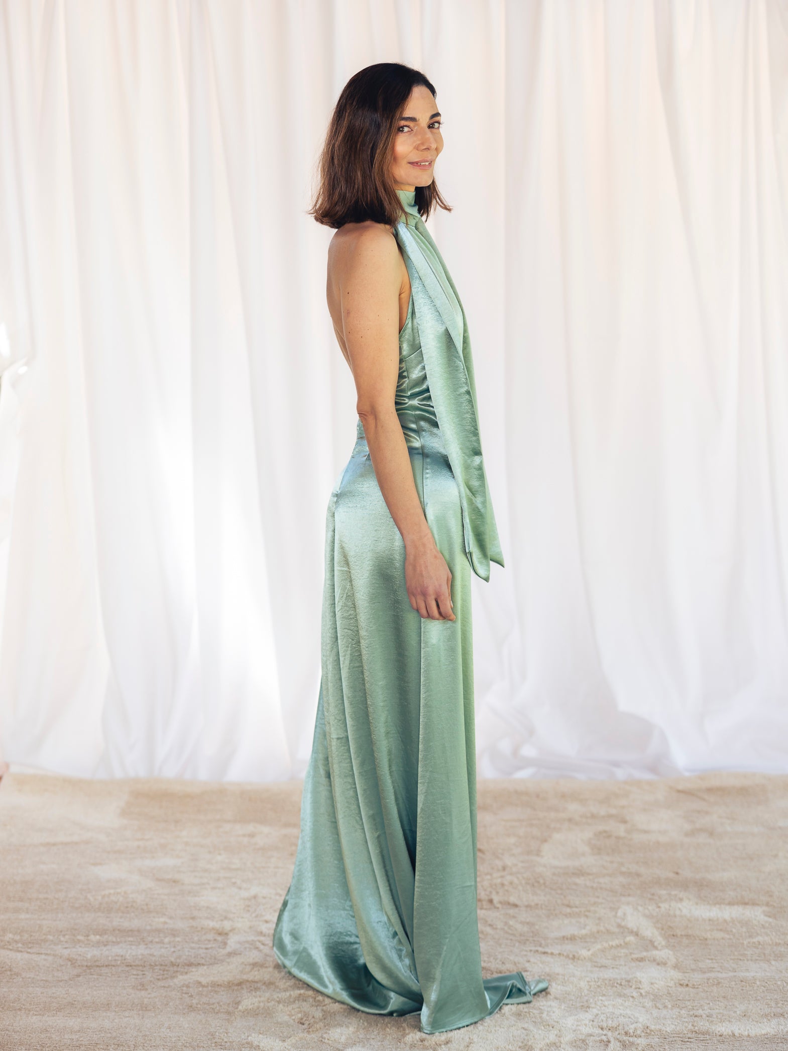 VESTIDO LARGO SATINADO VERDE AGUA