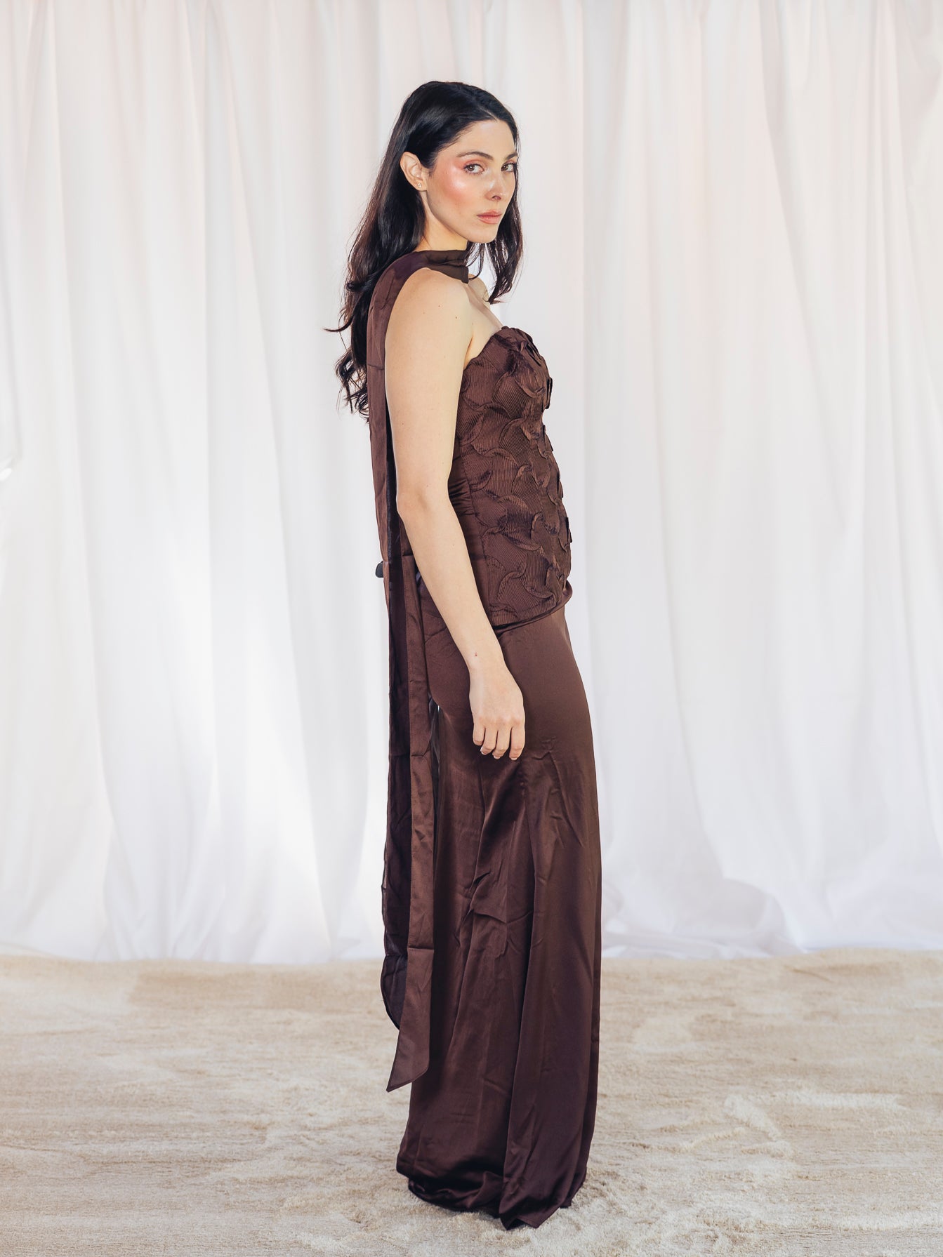 VESTIDO LARGO CUERPO MARRÓN CHOCOLATE