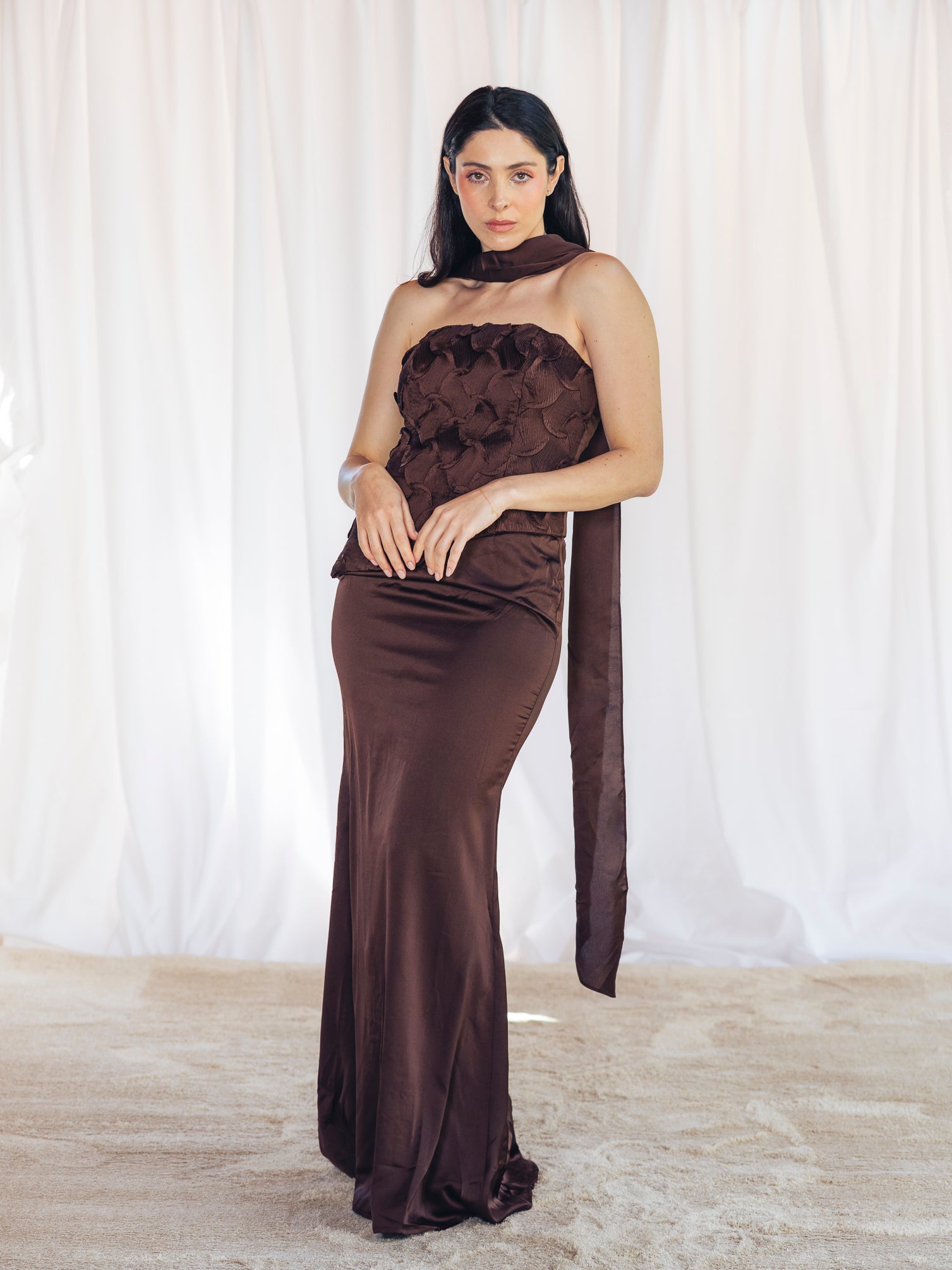 VESTIDO LARGO CUERPO MARRÓN CHOCOLATE