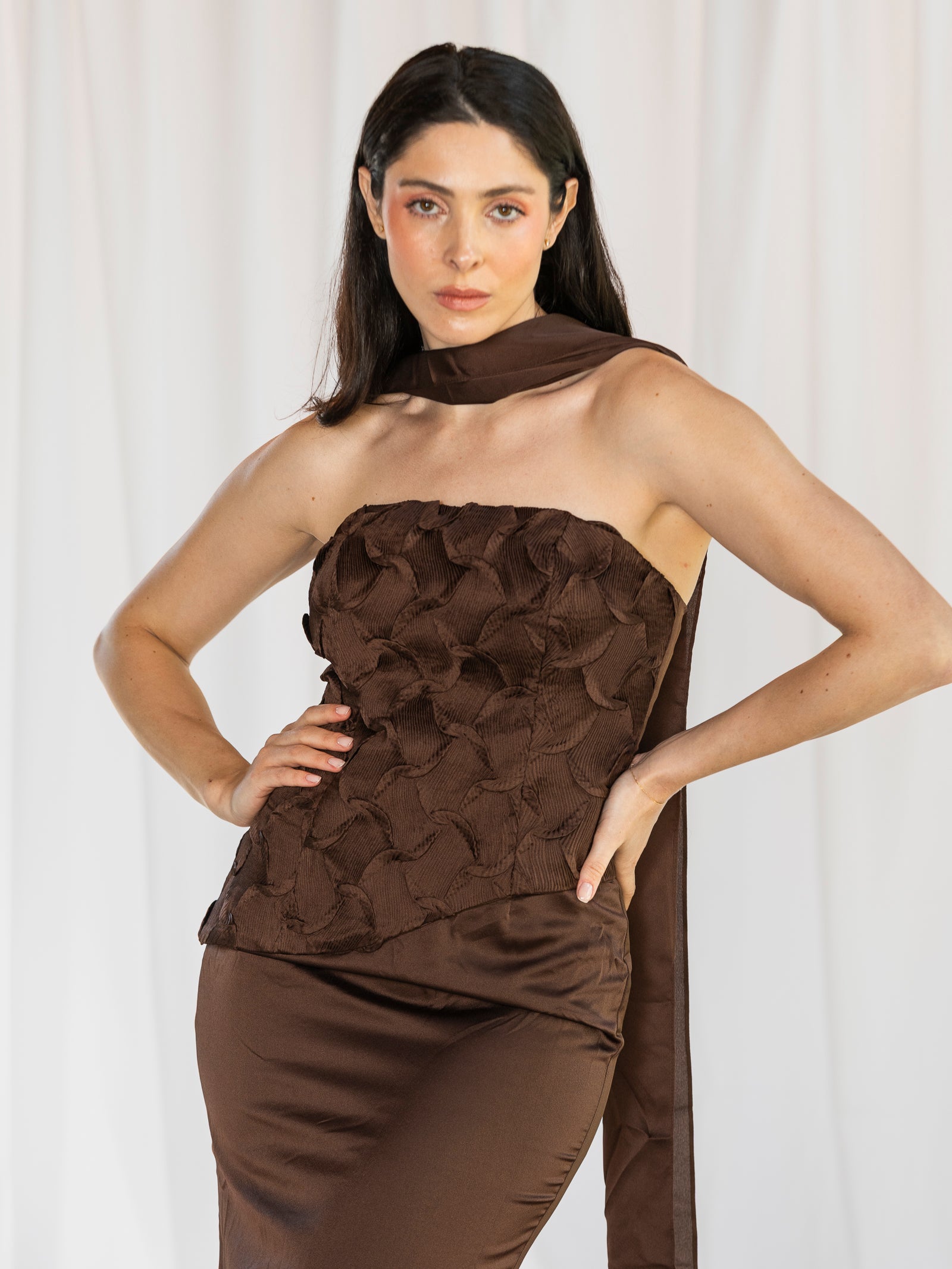 VESTIDO LARGO CUERPO MARRÓN CHOCOLATE