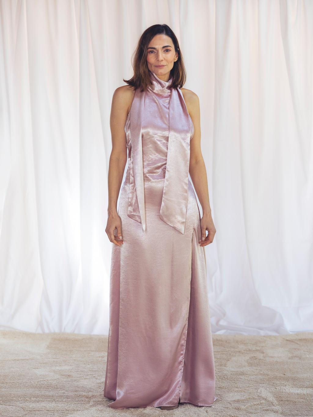 VESTIDO LARGO SATINADO ROSA PALO