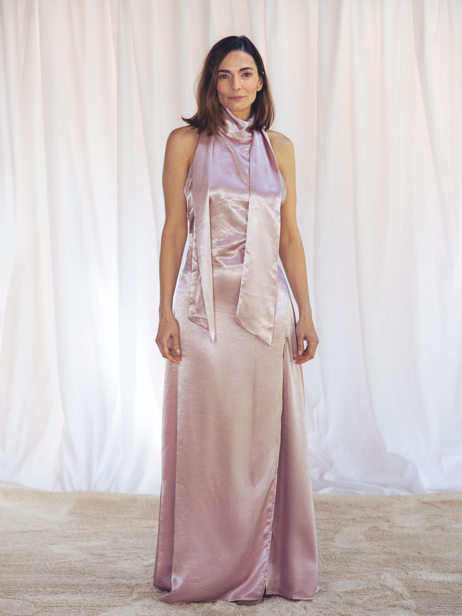 VESTIDO LARGO SATINADO ROSA PALO