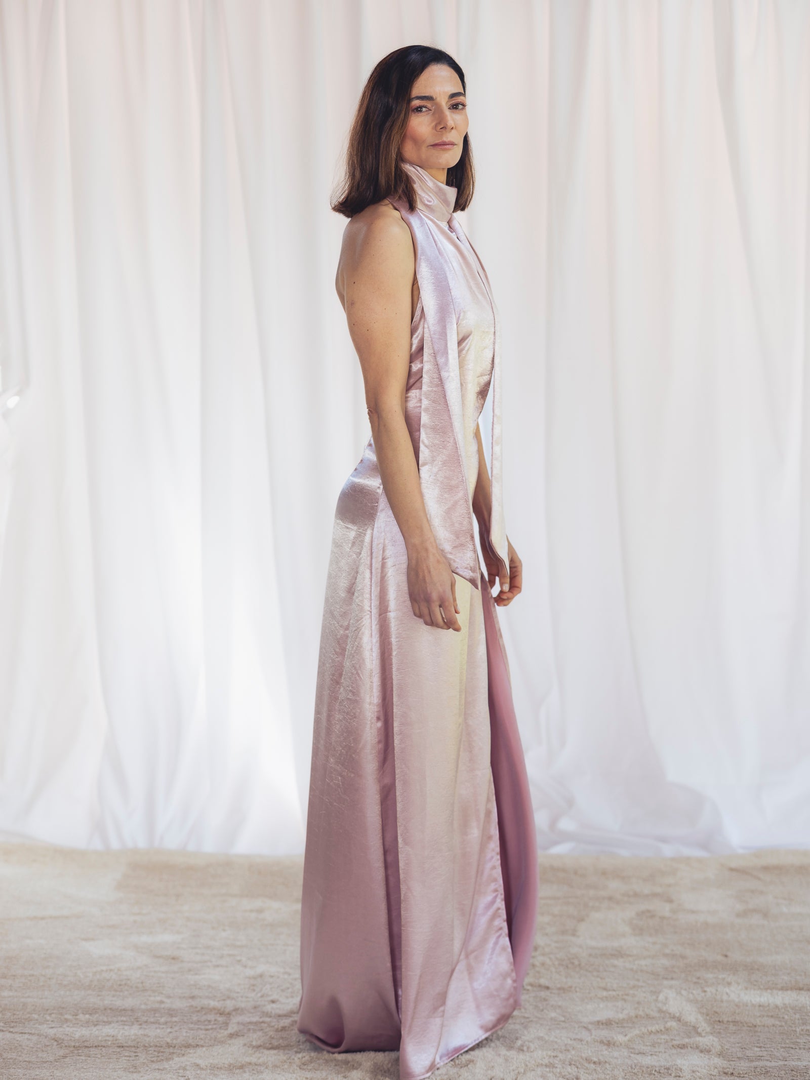VESTIDO LARGO SATINADO ROSA PALO