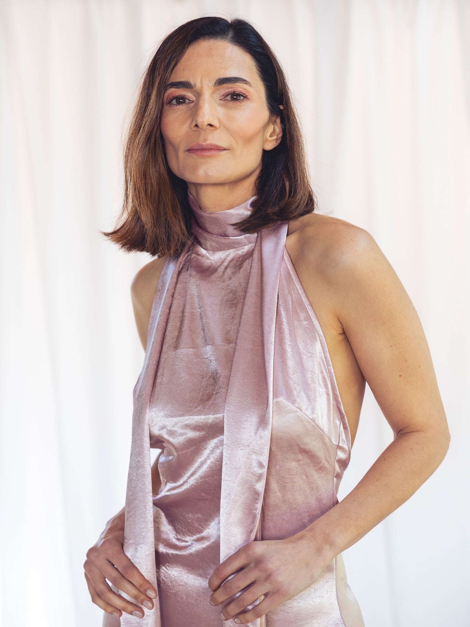 VESTIDO LARGO SATINADO ROSA PALO