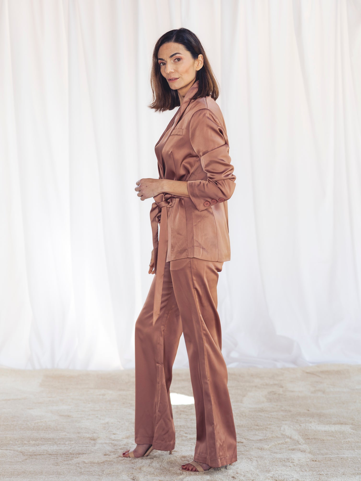 TRAJE SATINADO ROSA