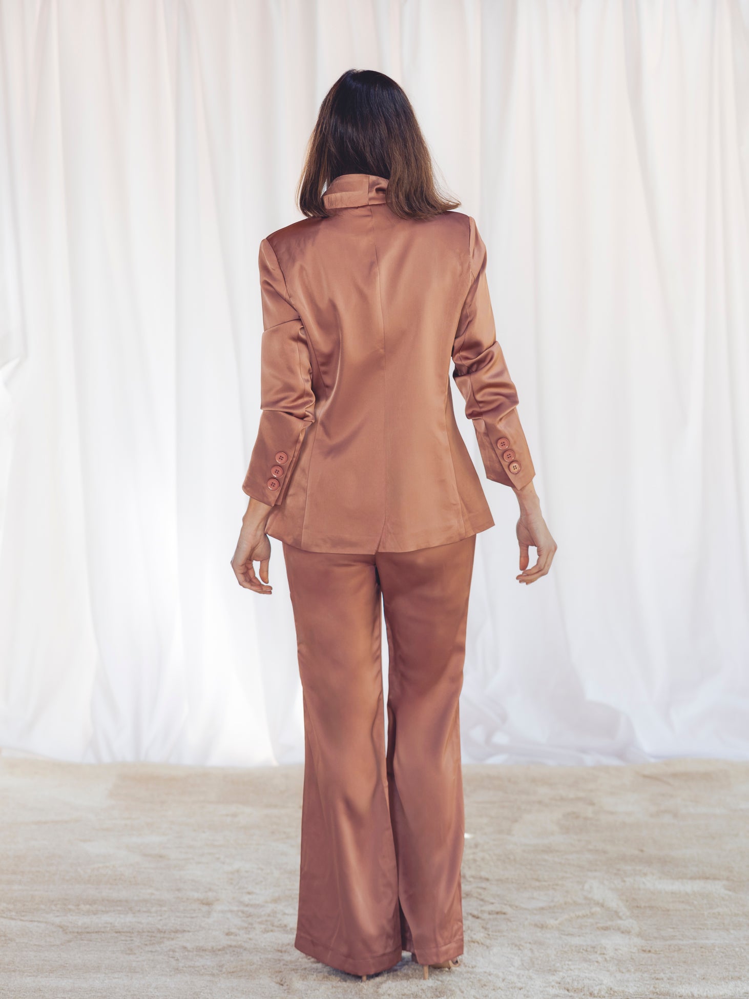 TRAJE SATINADO ROSA