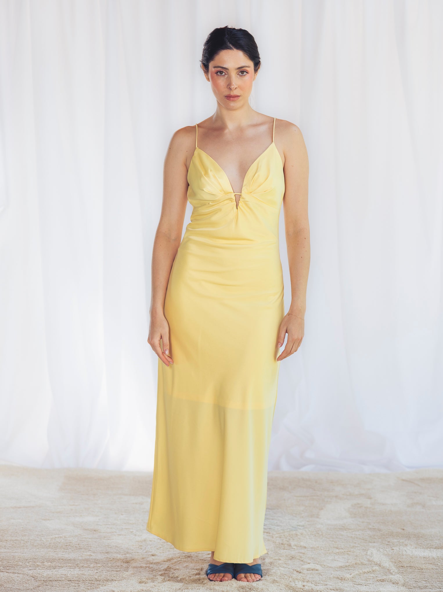 VESTIDO LARGO SATINADO AMARILLO PASTEL