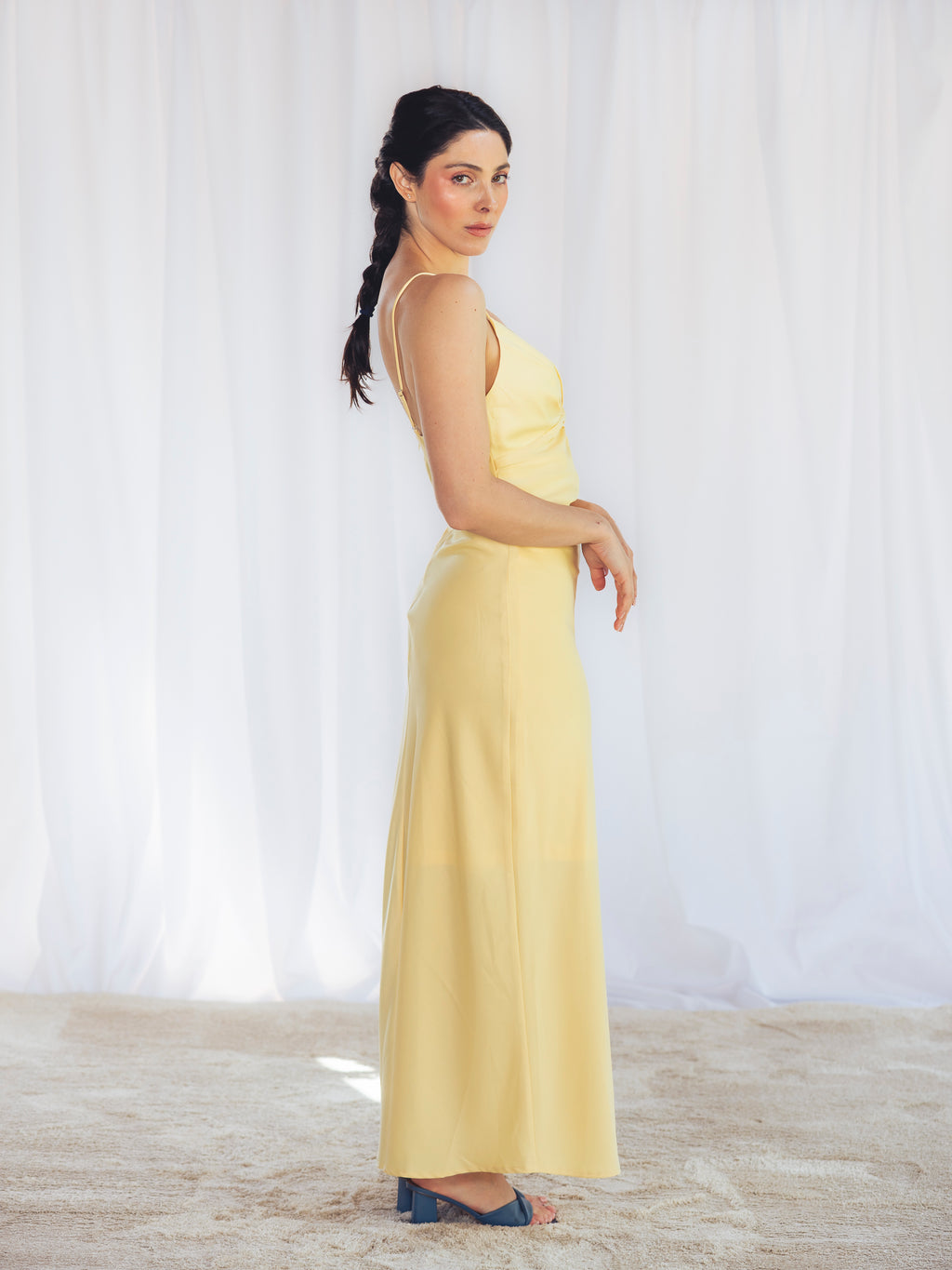 VESTIDO LARGO SATINADO AMARILLO PASTEL