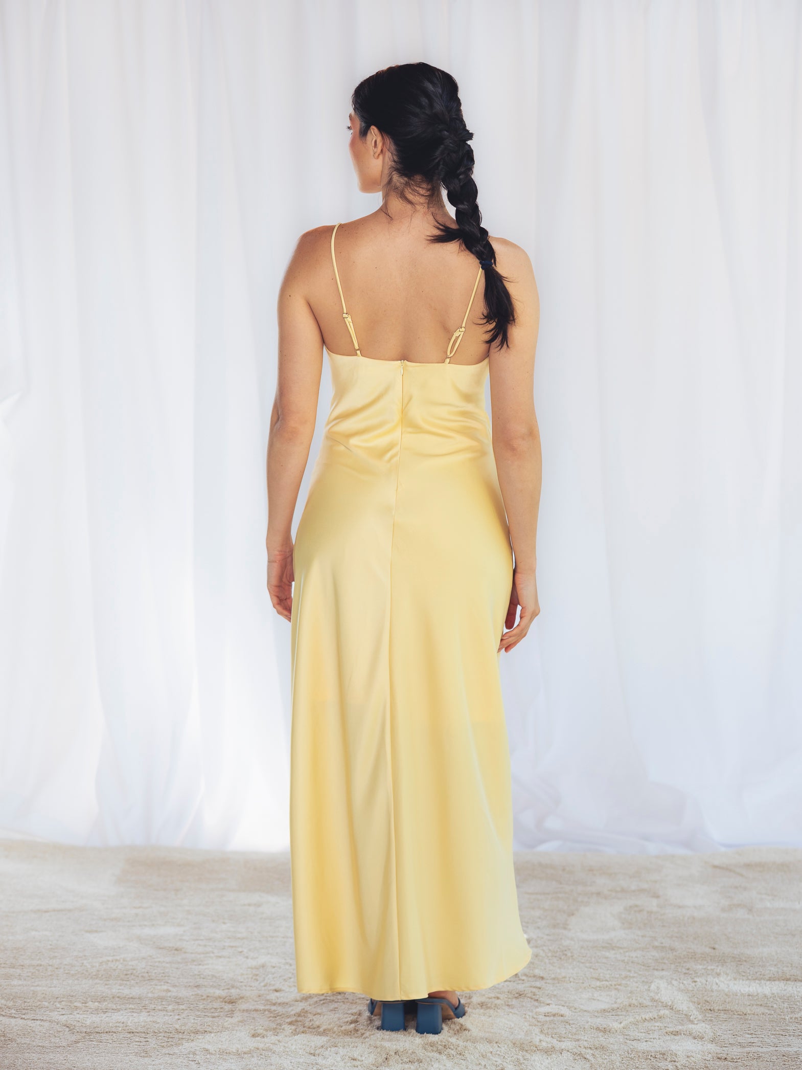 VESTIDO LARGO SATINADO AMARILLO PASTEL