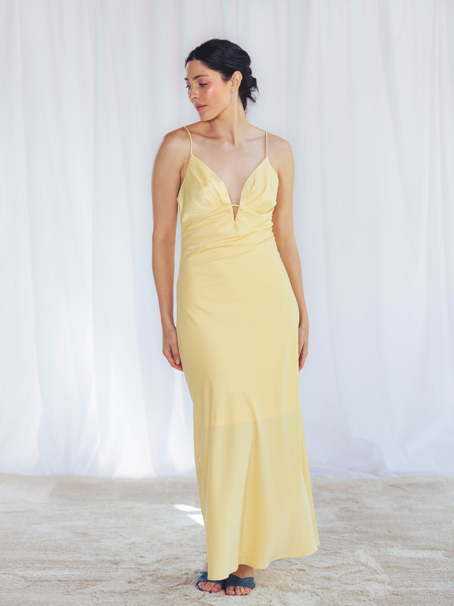 VESTIDO LARGO SATINADO AMARILLO PASTEL