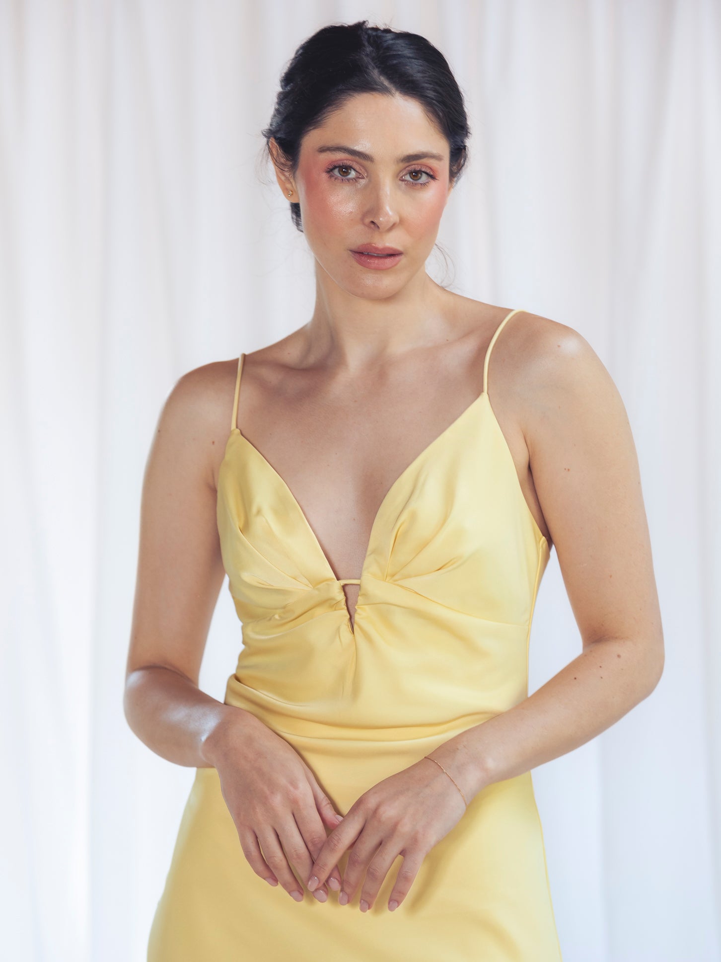 VESTIDO LARGO SATINADO AMARILLO PASTEL