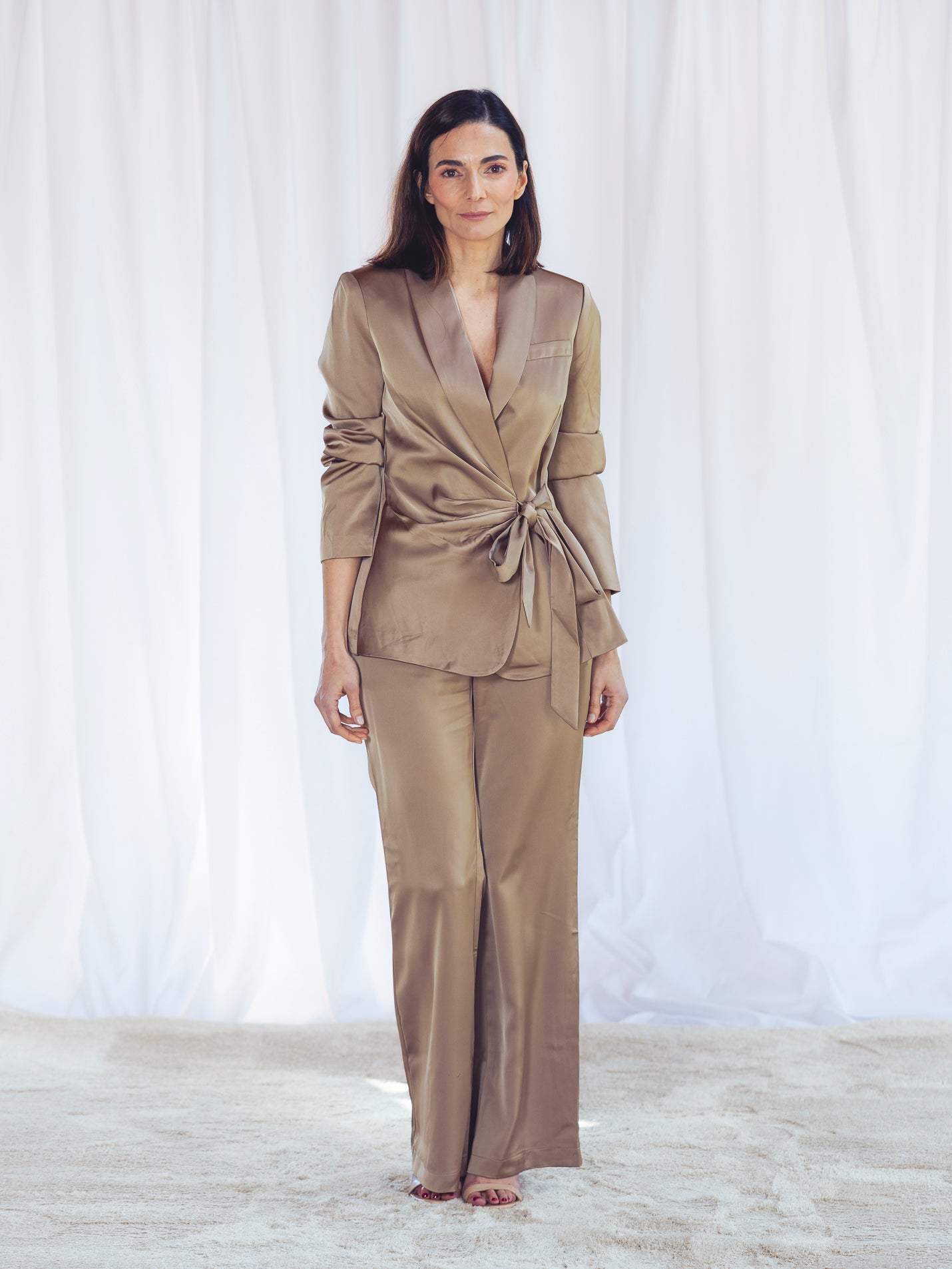 TRAJE SATINADO CHAMPAGNE