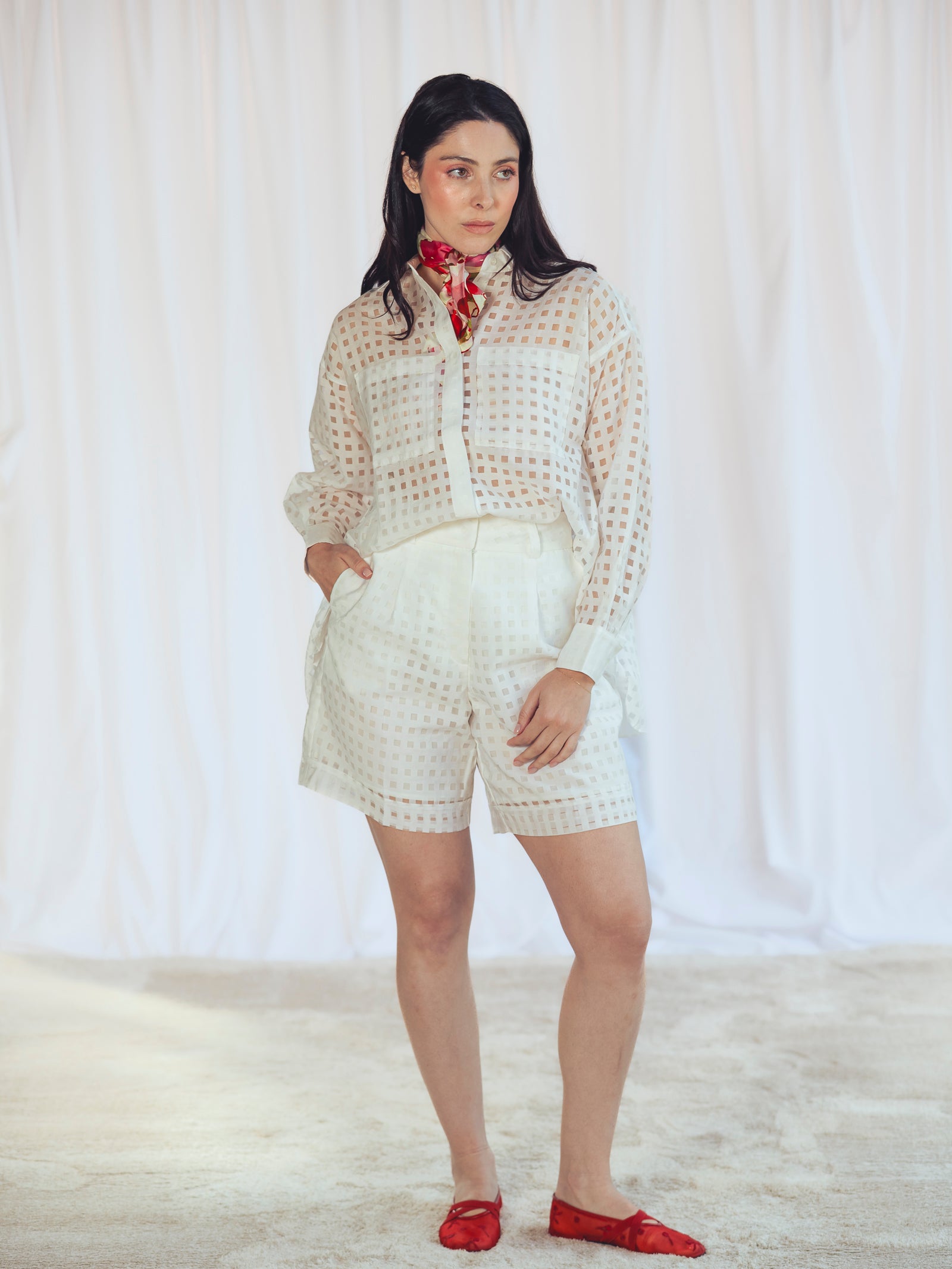 BERMUDAS CUADROS BLANCAS