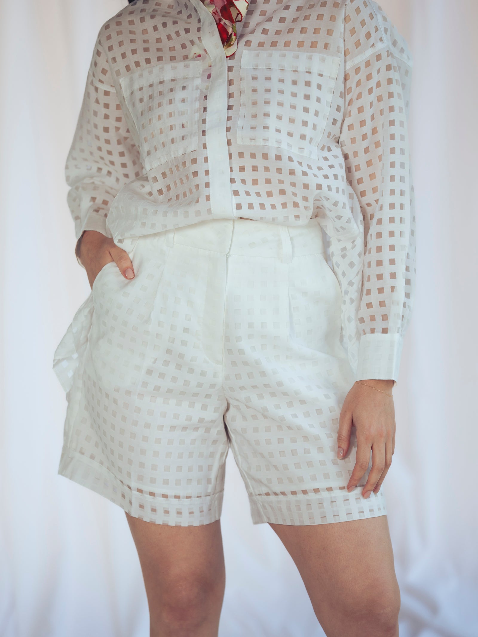 BERMUDAS CUADROS BLANCAS