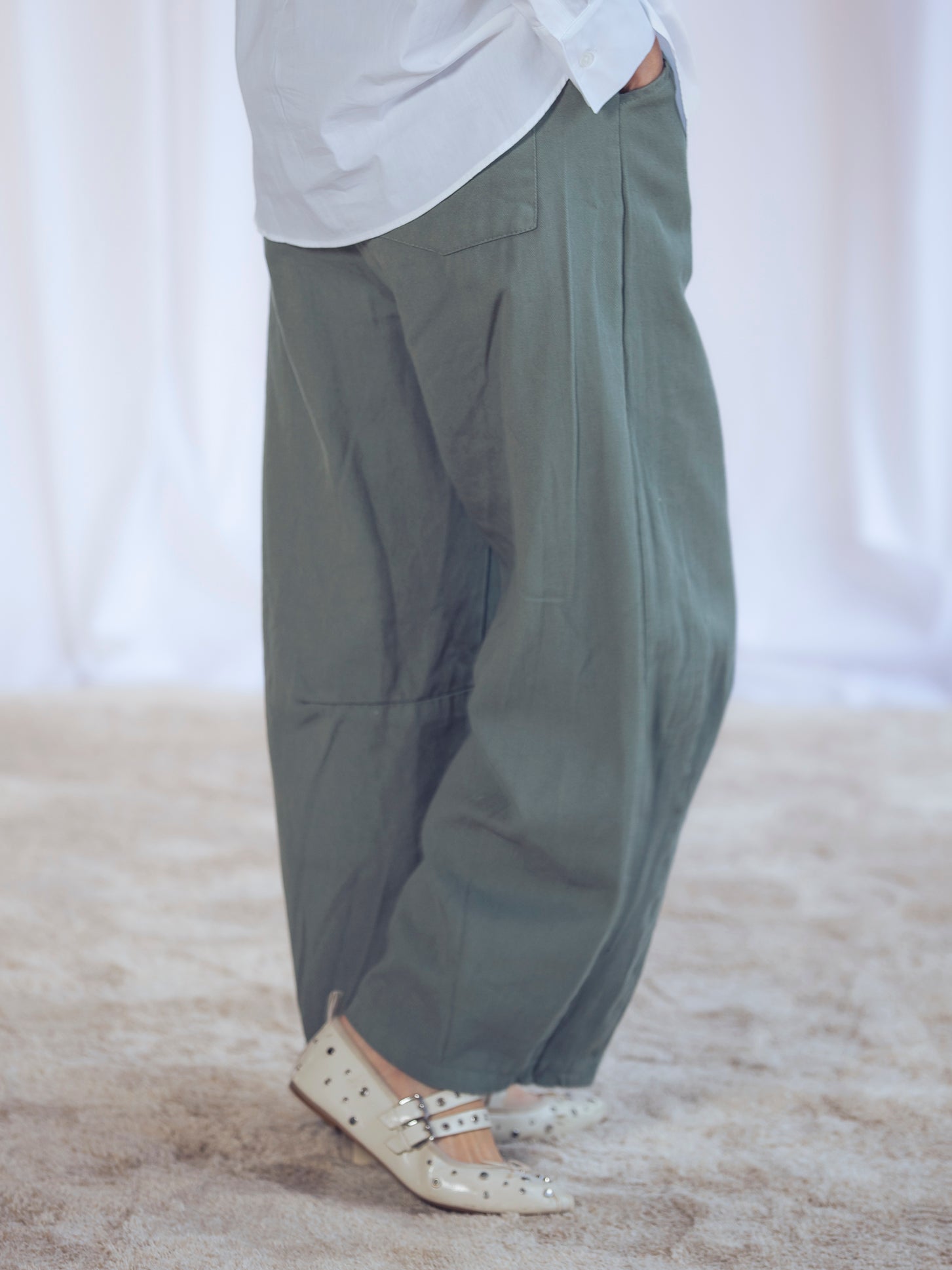 PANTALÓN BARREL VERDE CAQUI