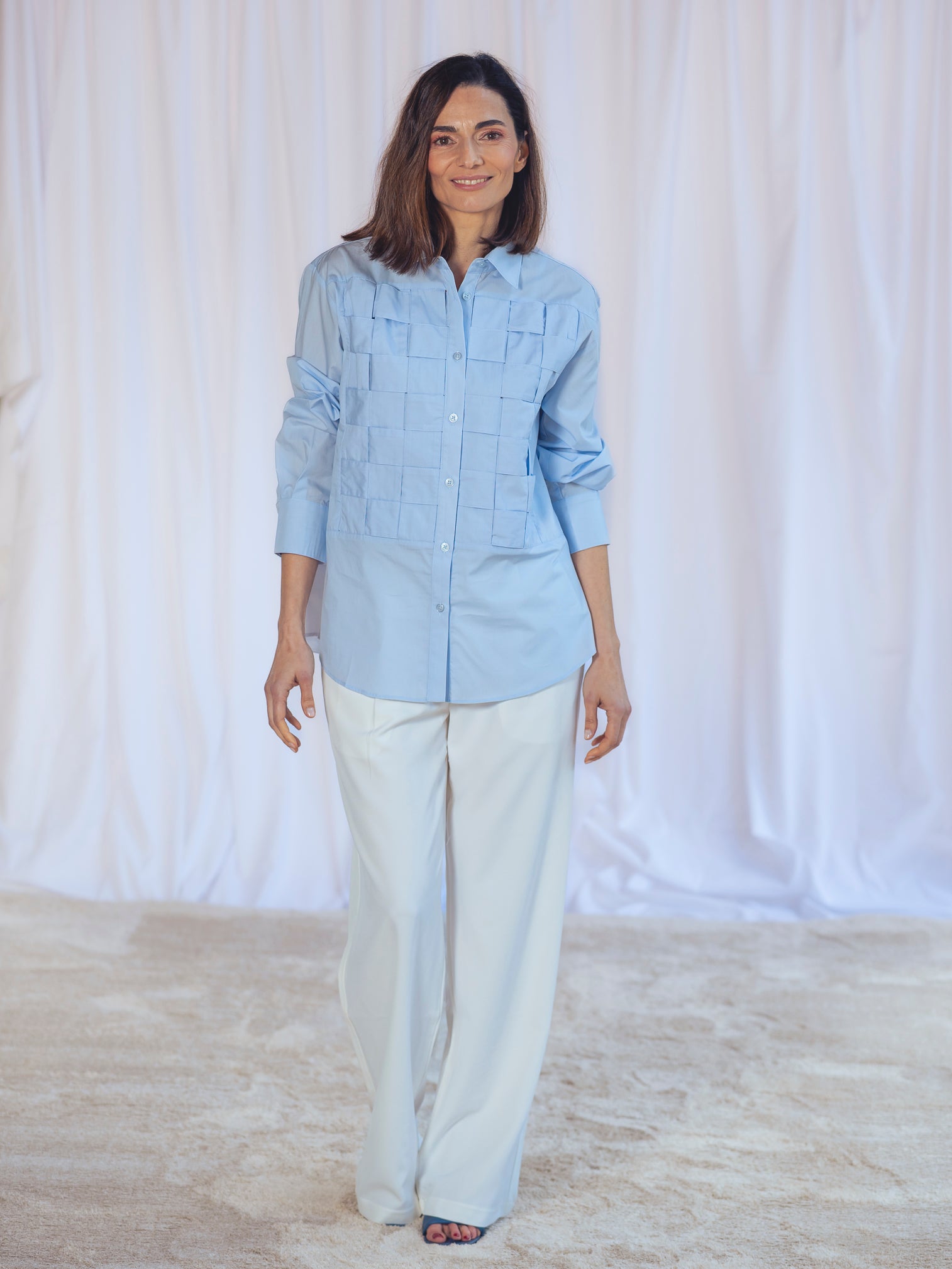 CAMISA AZUL CUERPO TRENZADO