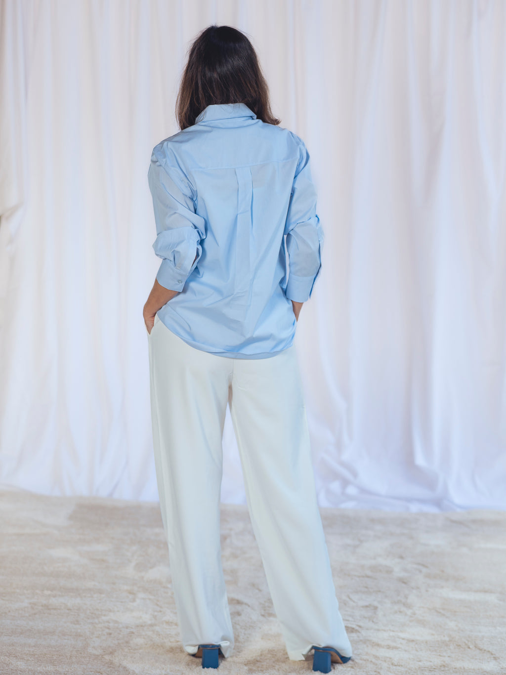 CAMISA AZUL CUERPO TRENZADO